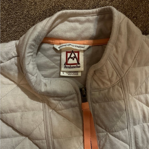 Avalanche Quilted Jacket - Picture 3 of 8